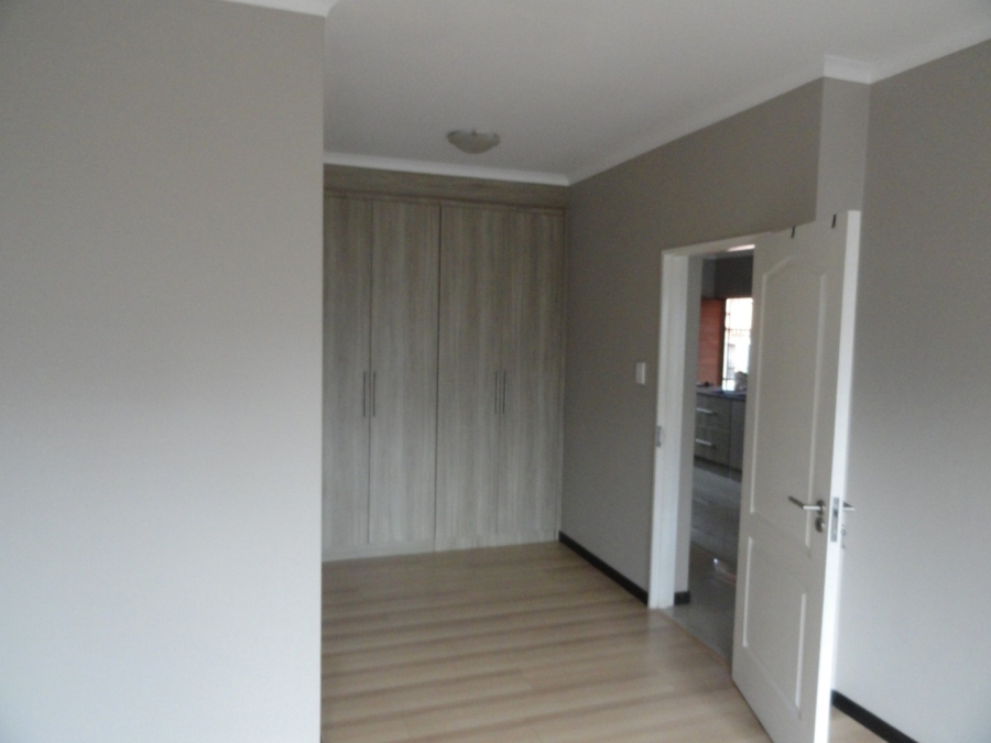 To Let 3 Bedroom Property for Rent in Van Der Hoff Park North West